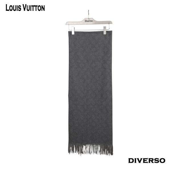سكارف LV